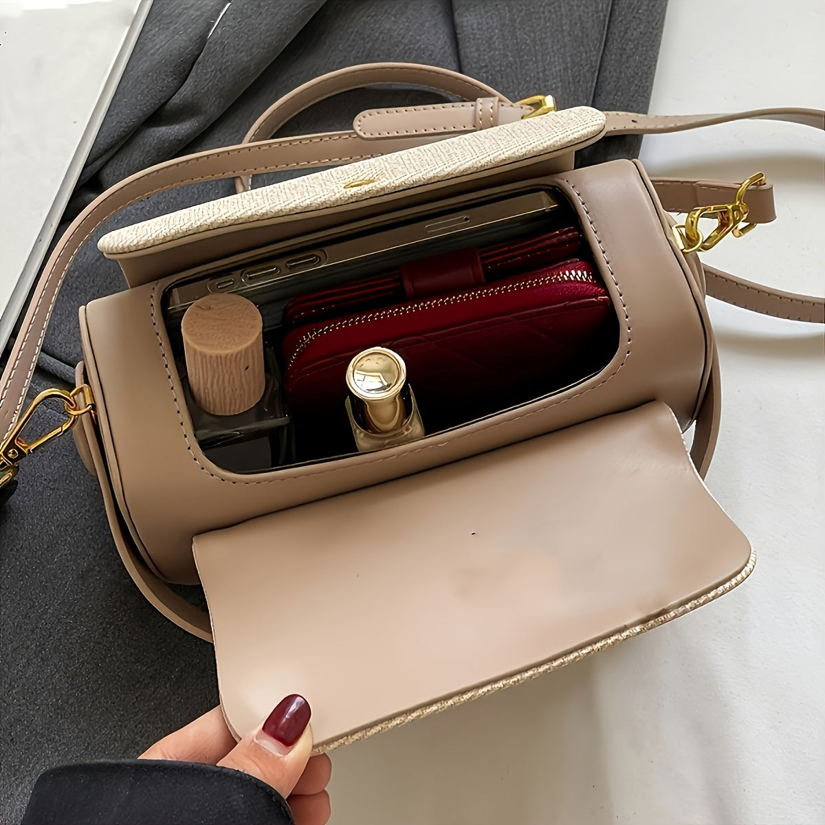 Vintage-Inspired Textured Crossbody Bag